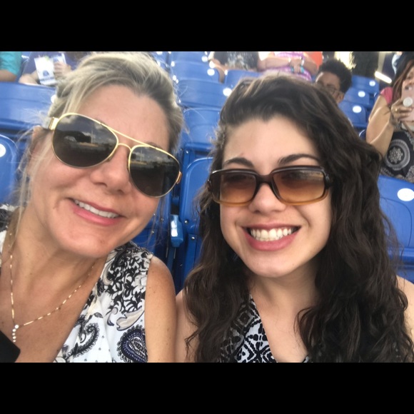 Meet your Posher, Pamela - Picture 3 of 6